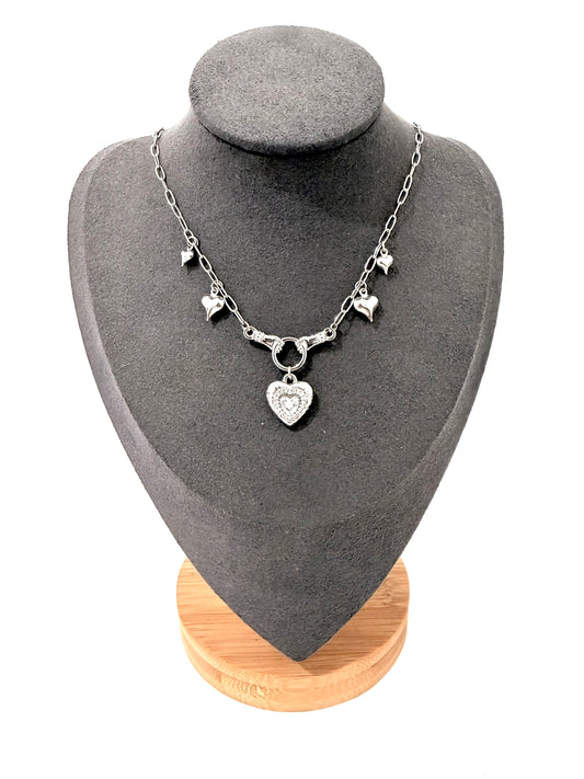 COLLANA MANO SUL CUORE